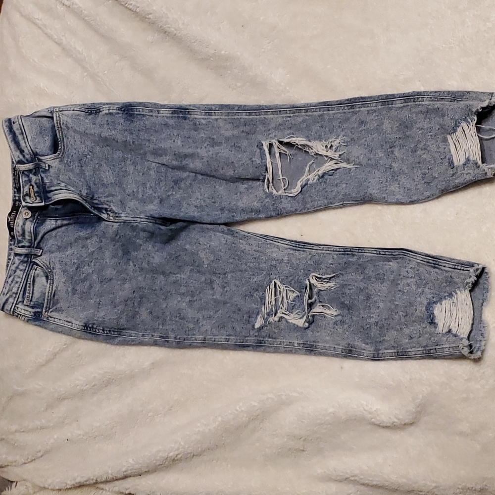 Hollister Ultra High Rise Mom Jean - 7R